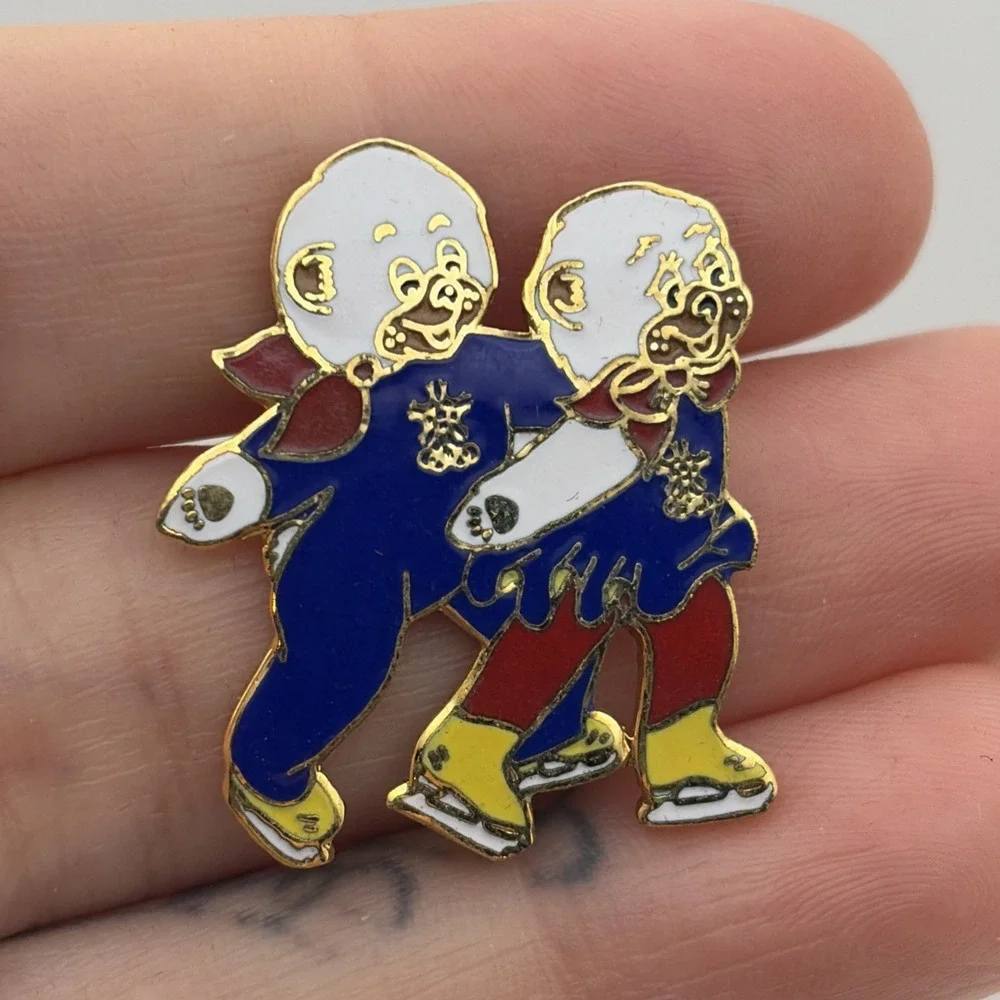 1988 Calgary Winter Olympics Hidy Howdy Mascots Figure‎ Skating Lapel Hat Pin